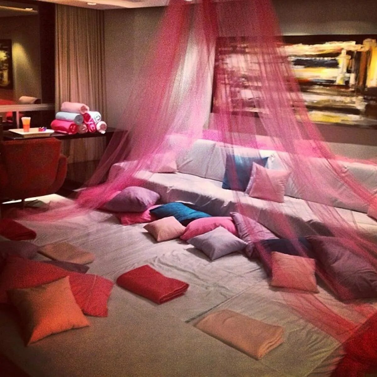 "даже чужие квартиры дороже". Комната эстетика. Сон квартира подруги. Уютная спальня. Сон квартира подруги.