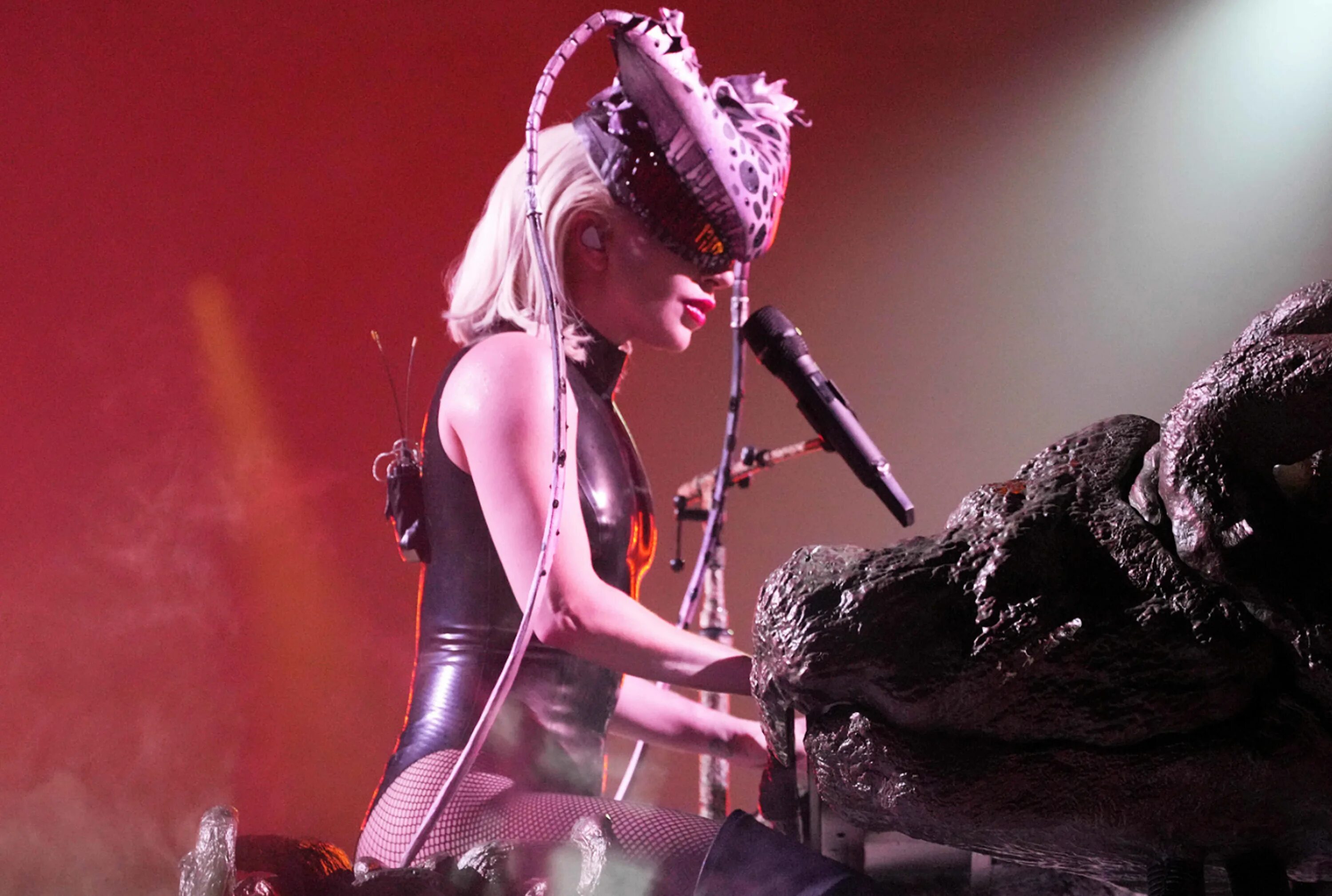 Lady gaga chromatica ball 2022. Lady gaga chromatica ball hbo. Lady gaga chromatica ball hbo. Леди гага хроматика. Леди гага 2022 chromatica ball.