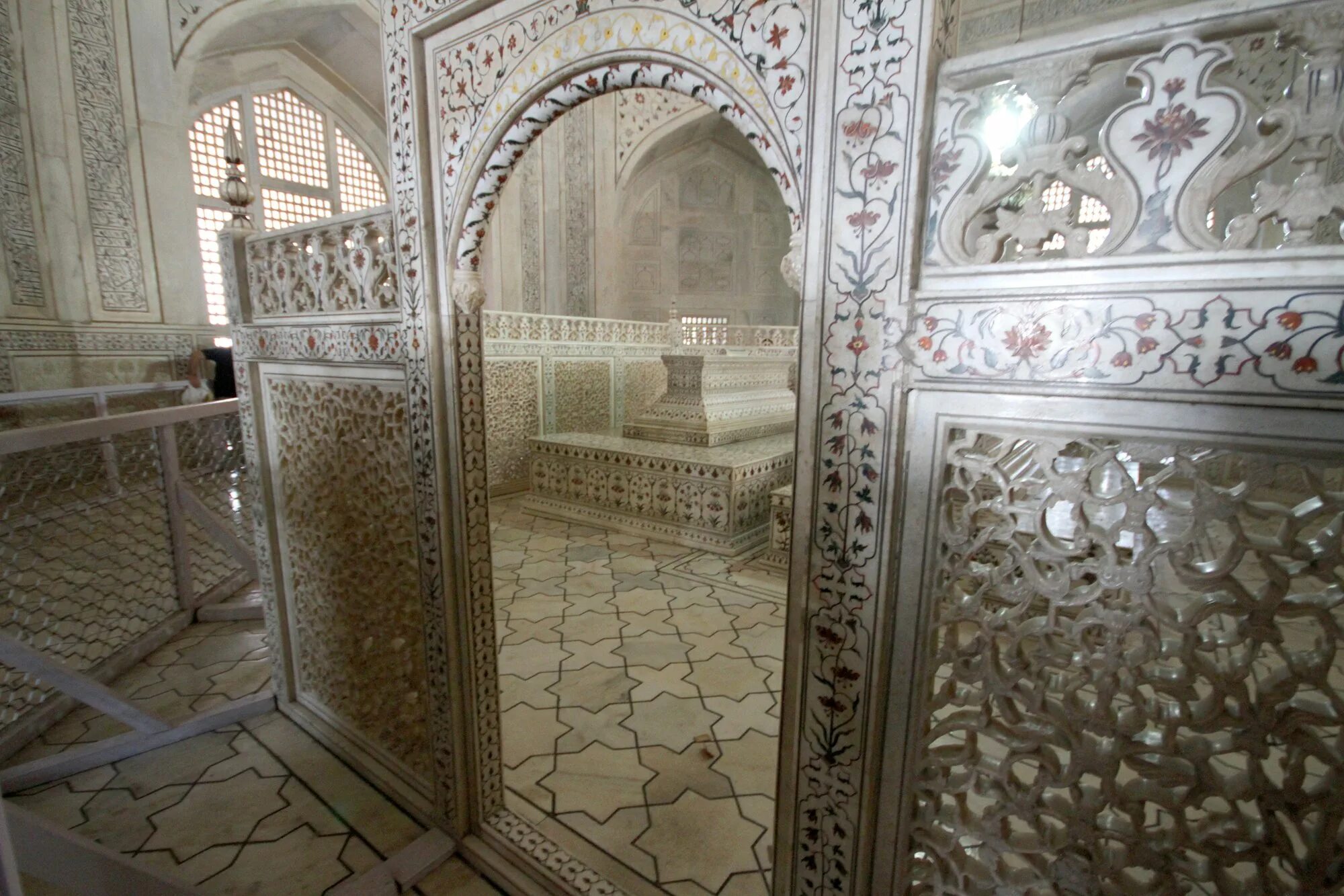 File:Agra fort, Agra, India.jpg - Wikipedia