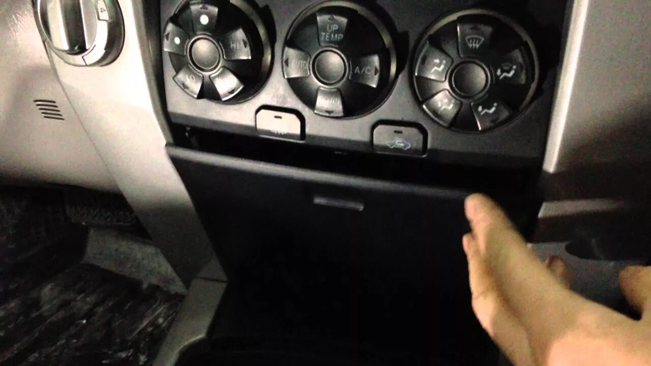 Как поменять лампочку тойота хайлюкс Противотуманки! Toyota Hilux (7G), 2,5 л, 2006 года своими руками DRIVE2
