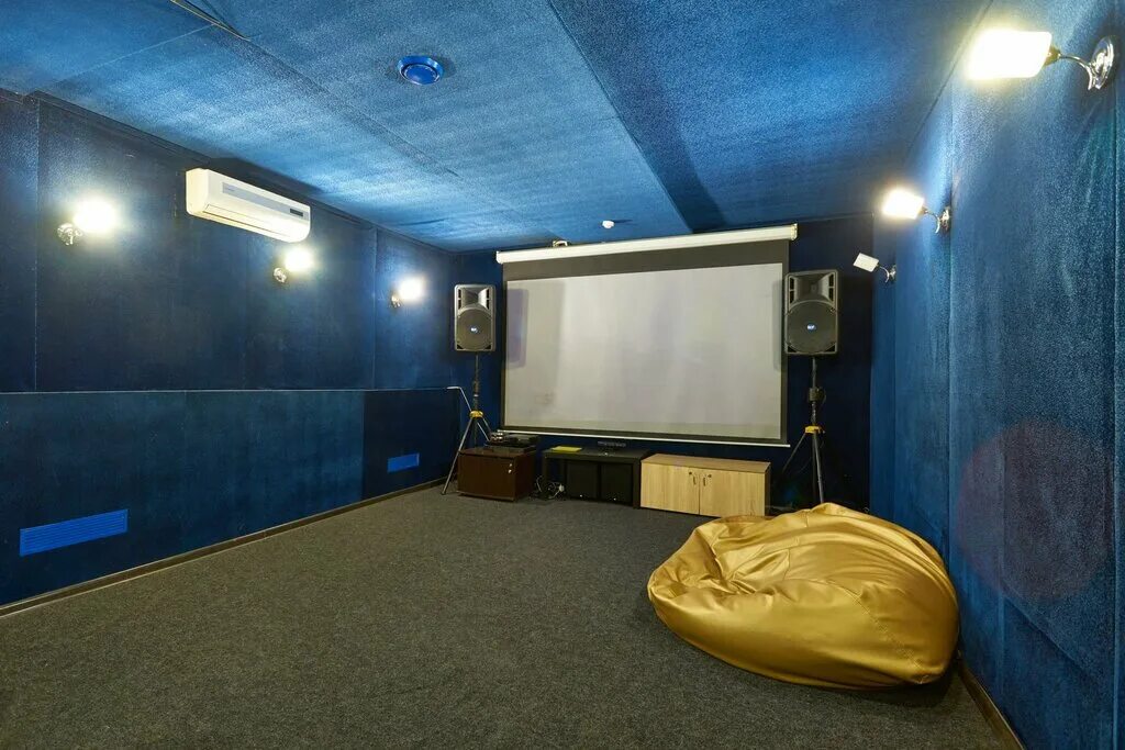 Киноафиша рядом со мной. Лаунж 3д Синема Казань. Lounge 3d Cinema Казань. КИНОКАФЕ Lounge 3d Cinema. КИНОКАФЕ Казань на Чистопольской.