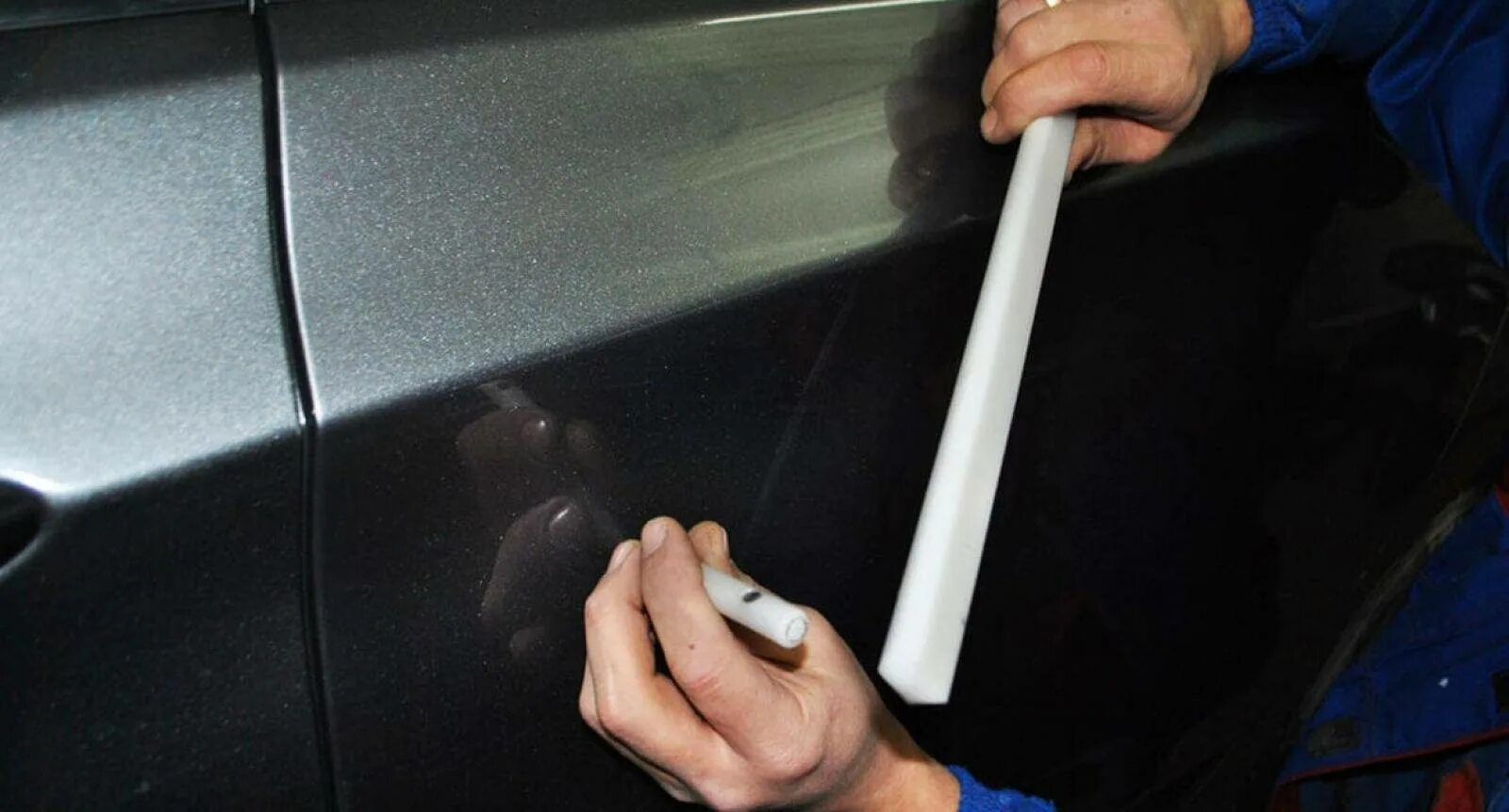 Мелкие царапины на кузове автомобиля. Мелкие царапины на авто. Полировка лкп автомобиля. Подкрашивание сколов на автомобиле. Устранение сколов на кузове.