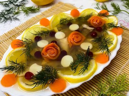 Рыбное заливное с яйцом