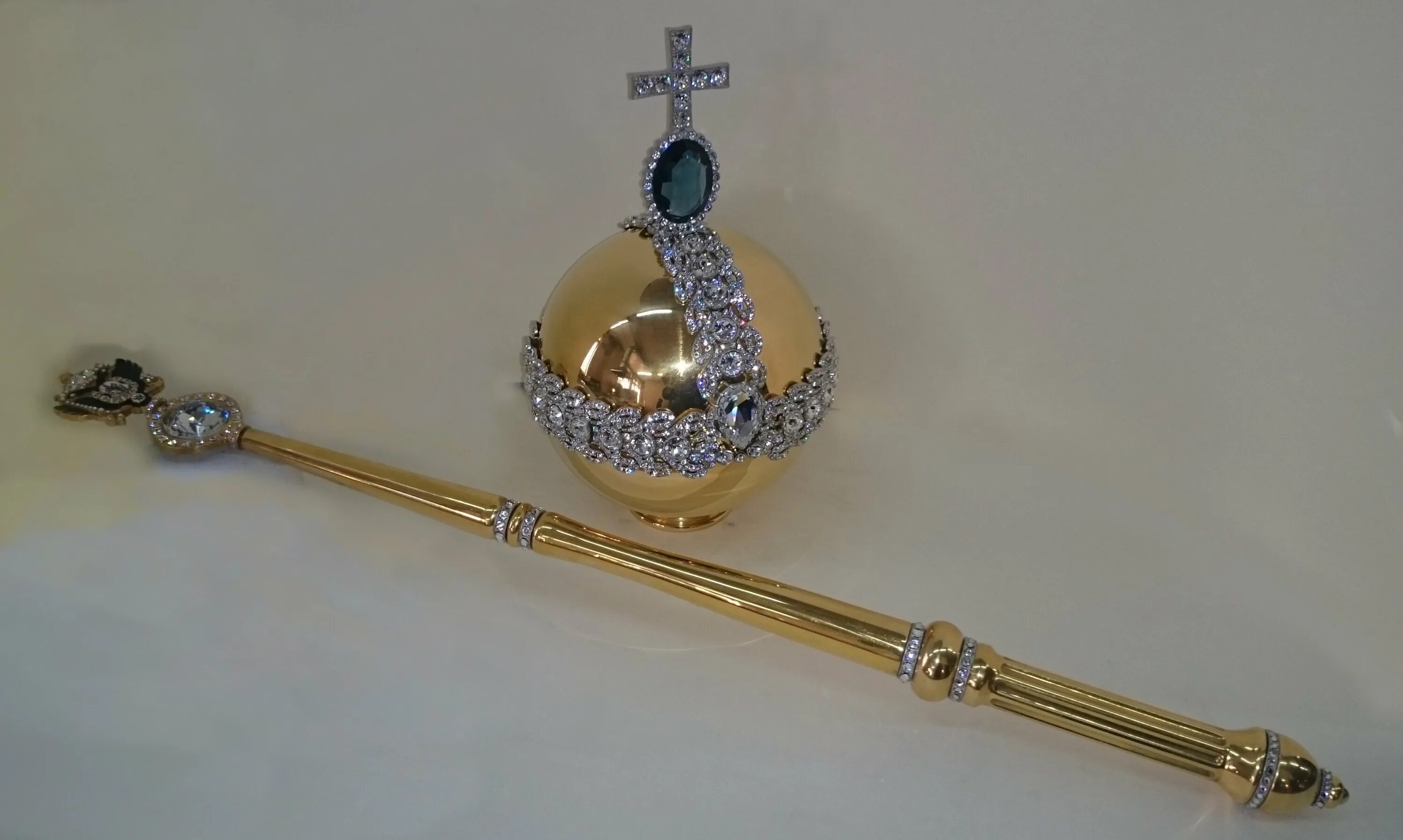 Скипетр и держава что это такое. Скипетр и держава что это такое. Скипетр королевы. Корона скипетр держава. Скипетр и держава что это такое.