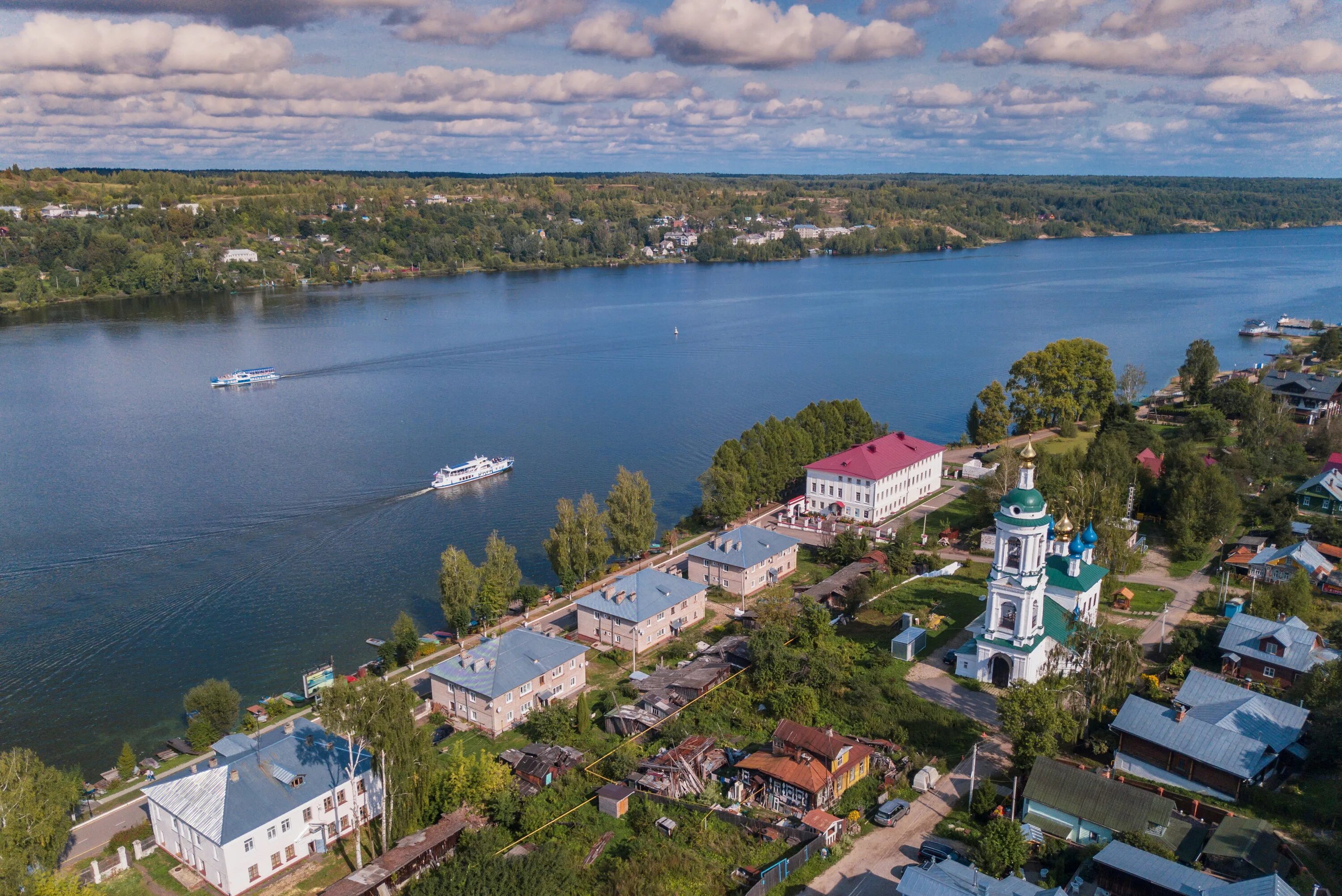 Плес на Волге. Кинешма Плес. Волжский Плес город. Плёс на Волге город.