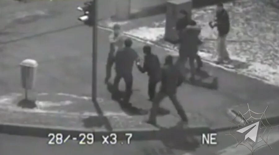 Рейд фильм 2011. Майкл джей уайт кровь и кость 2. Сражается с камерой. Драка с камеры видеонаблюдения. Сражается с камерой.