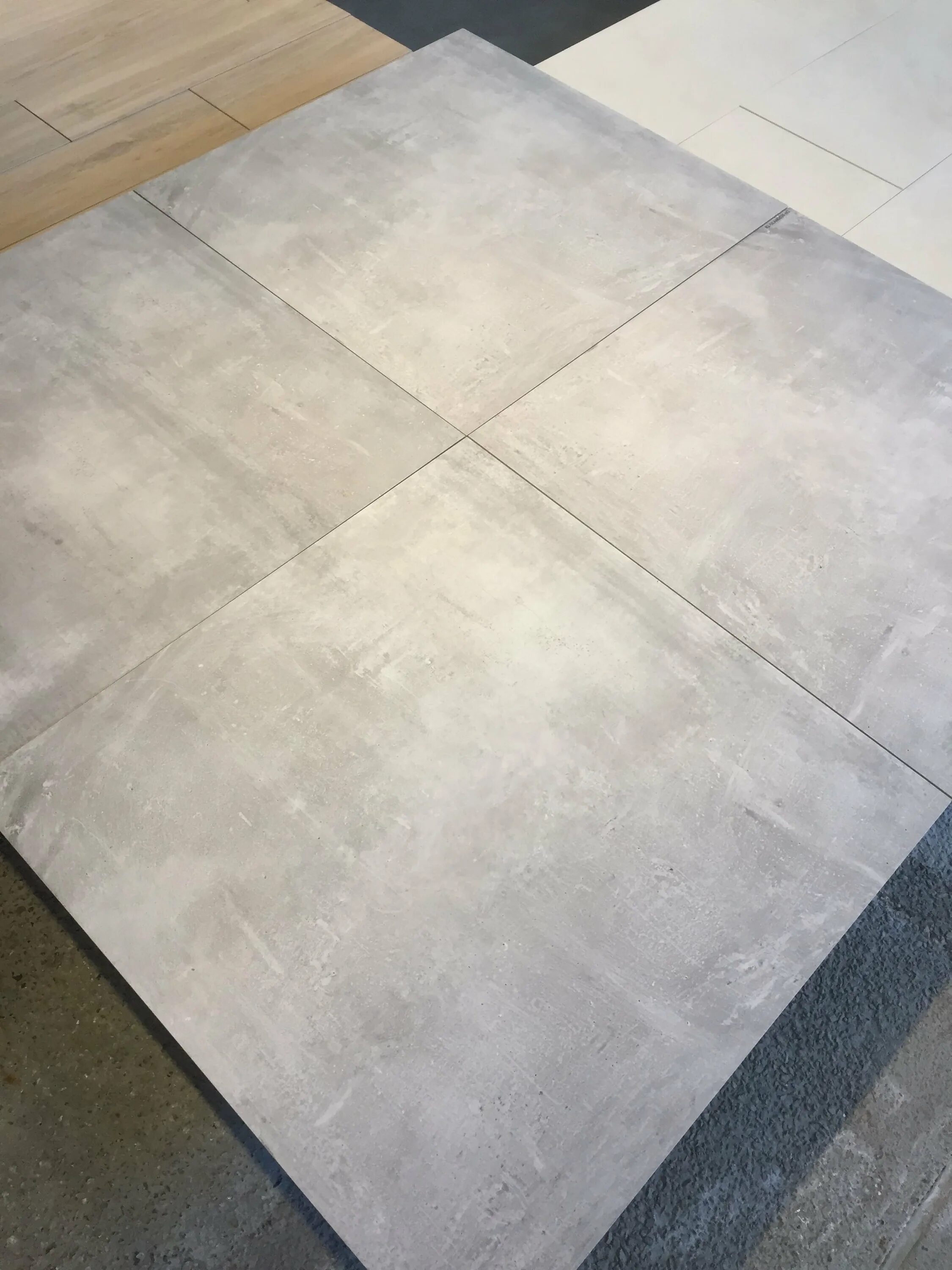 Плитка бетонная полированная. Керамогранит бетон серый g-1102/2mr. Кераминовый пол classen ceramin neo 2. Атлас конкорд керамогранит камень. Плитка под бетон лофт.