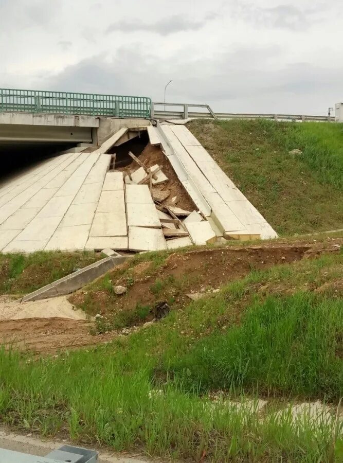 Уровень воды в реке угра. Мост через реку Угра Калужская область. Мocт Угра Калуга. Мост через Угру Калуга. Товарково Угра мост.