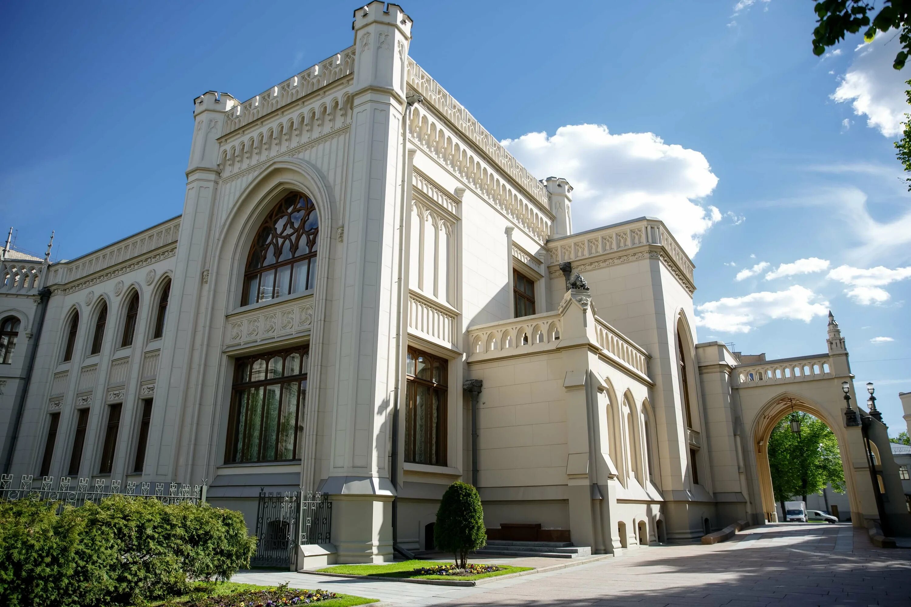 Дом приемов мид. Особняк саввы морозова (спиридоновка, 17). Особняк мид россии спиридоновка 17. Дом саввы морозова в москве на спиридоновке. Особняк морозовой на спиридоновке шехтель.