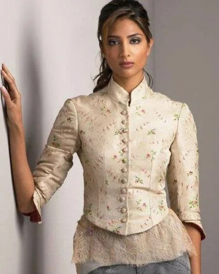 Белая блузка с воротником стойка. Высокий воротник стойка. Блузка под горло. Рубашка с жабо женская. Белая блузка.