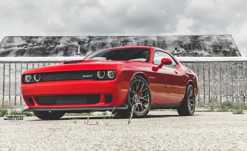 Dodge challenger hellcat 2020. Додж челленджер хел кет. Hemi garage. Dodge challenger srt 2020. Dodge challenger hellcat характеристики.