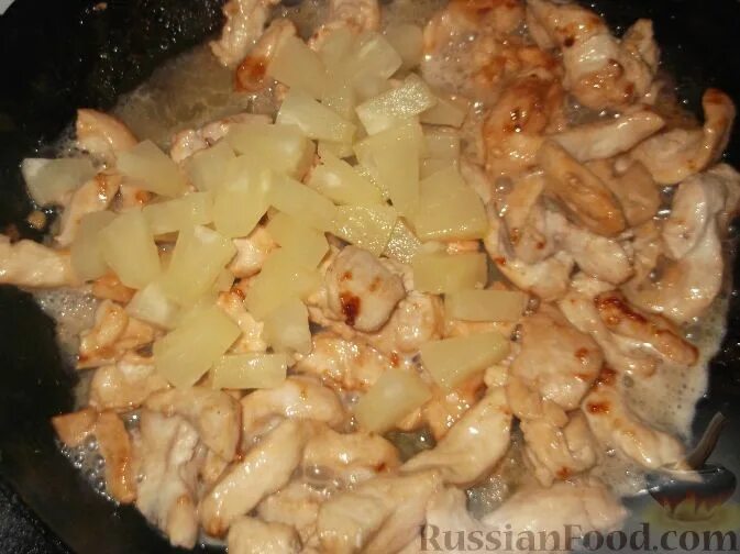 Рецепты с куриным филе на второе. Курица филе на сковороде с ананасами. филе куприцы тушёные с кабачком поможет скинуть вес?.