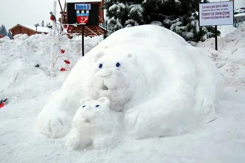 Медведь из снега