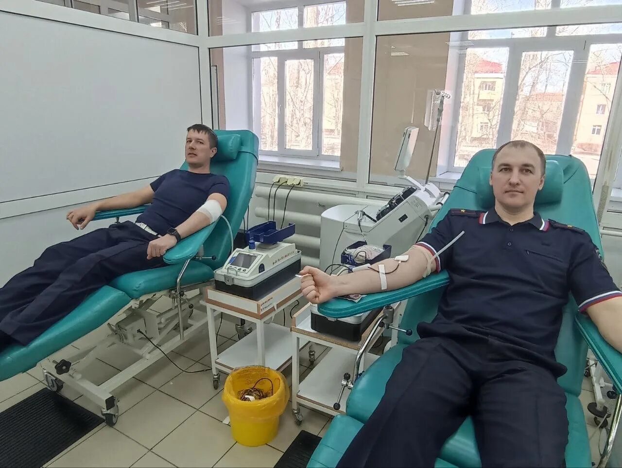 Сотрудники доноры. Центр крови Омск. Донор крови. 90 Лет переливание крови.