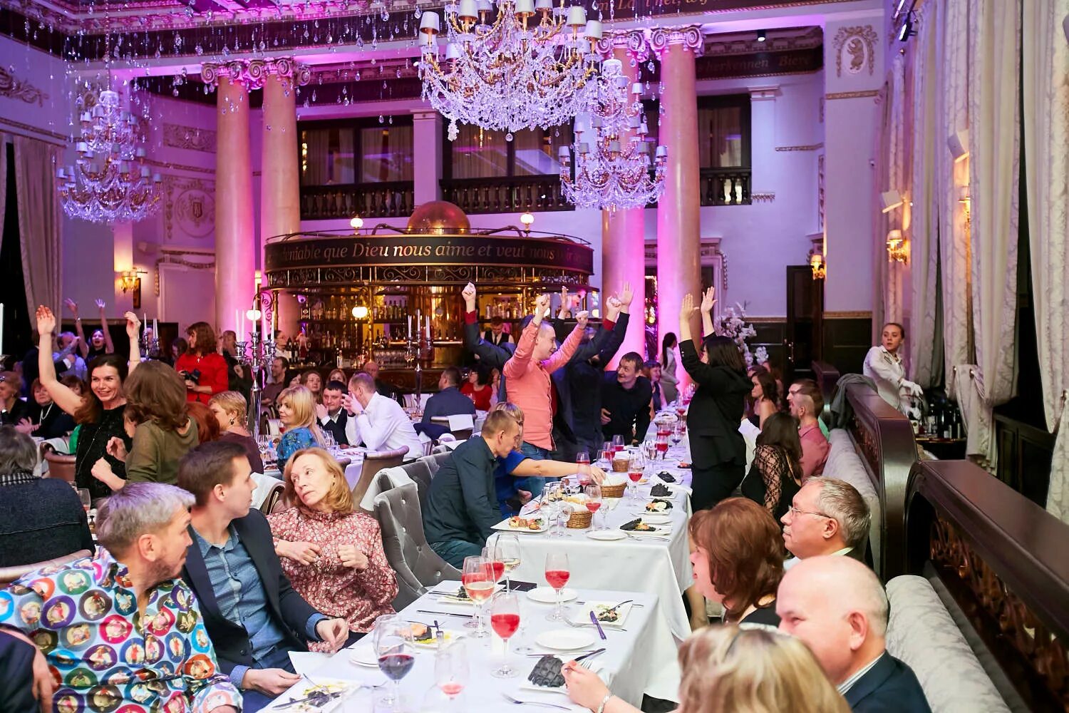 новый год в ресторане рязань. метрополь видное. аура новогодний корпоратив. корпоратив в кафе новый фотоотчет новый год. рязань бар трактир.