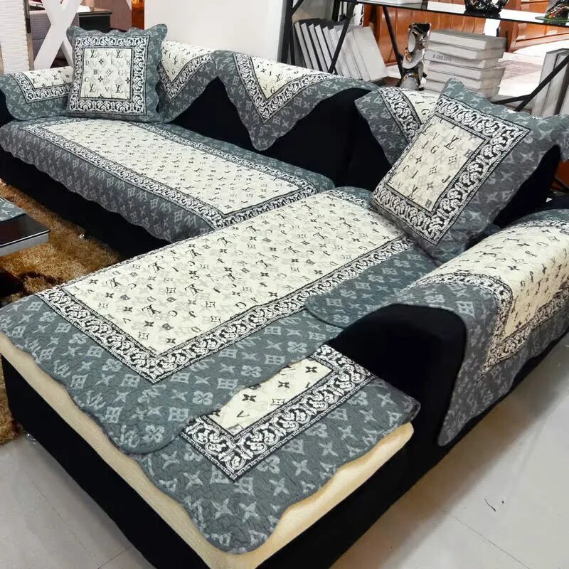 Красивые накидки на диван. Накидка на угловой диван. Стеганые накидки на диван. Чехол для мебели. Чехол на диван.