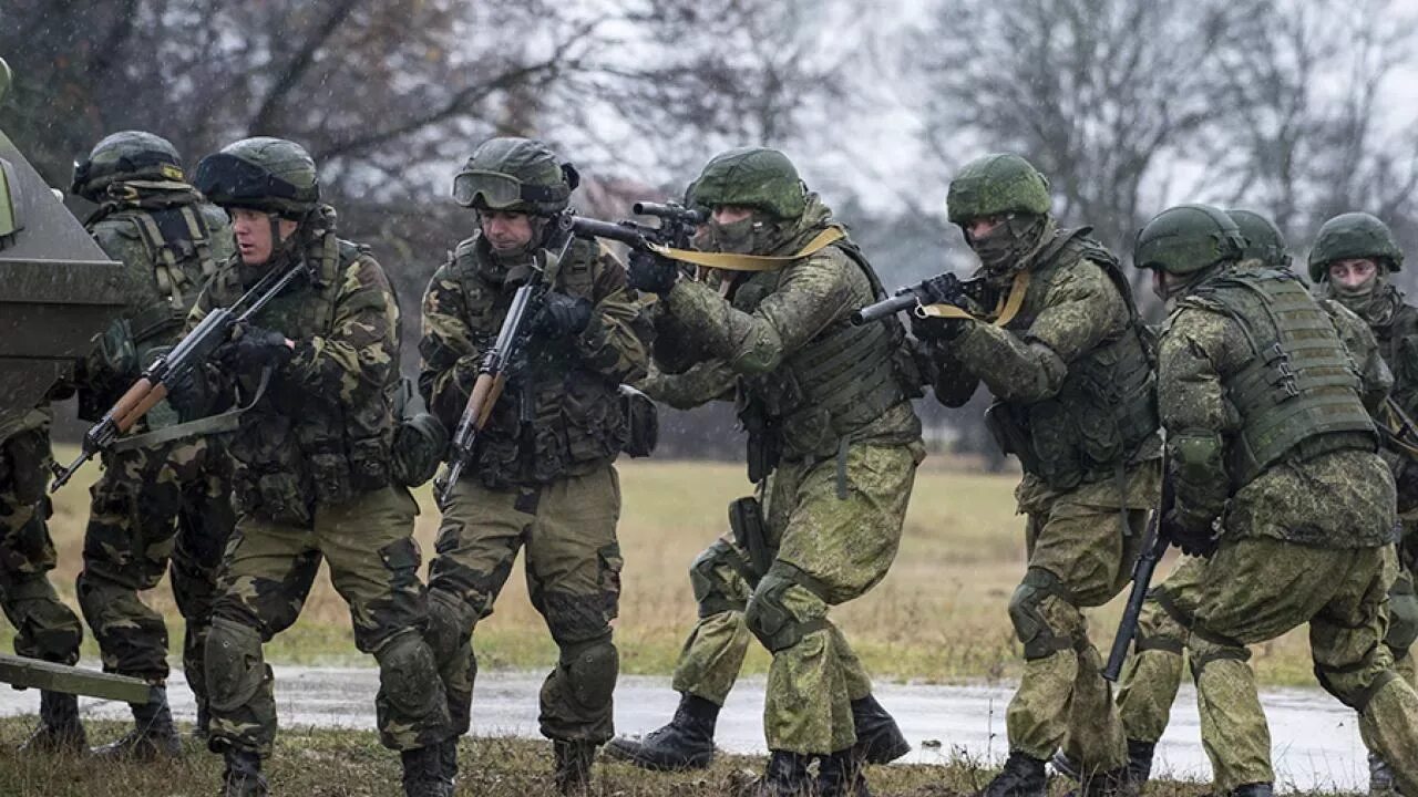 Русские войска. Солдат Российской армии. Военный спецназ. Боец Российской армии. Вс рф атакуют