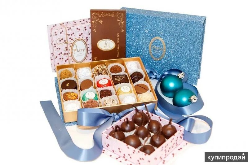 Наборы на новый год кондитеру. Новогодний кондитерский набор. Коробка со сладостями. Наборы рождественского печенья. Новогодние наборы печенья.