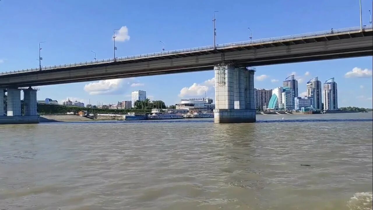 Река Обь Барнаул. Река Обь в Алтайском крае. Барнаул река в городе. Прогулка по реке Обь Барнаул. Река обь барнаул сегодня