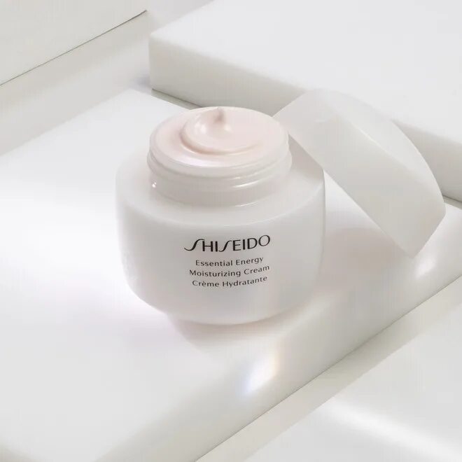 Shiseido увлажняющий. Shiseido Essential Energy. Шисейдо увлажняющий крем. Шисейдо Энерджи крем. Крем шисейдо Essential Energy Moisturizing Cream hydratante.