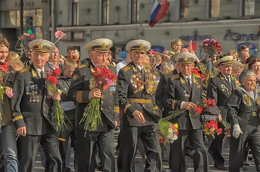 Когда ветераны идут на парад. Ветераны на параде Победы 2014. Парад Победы 2000 ветераны. Картинка ветераны на параде. 9 Мая отдают честь.