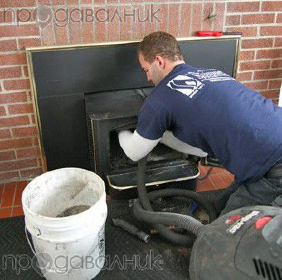 Чистка печи от сажи. Чистка дымохода в частном доме. Очистка дымохода от сажи. Чистка печи. Прочистить дымоход в печке.