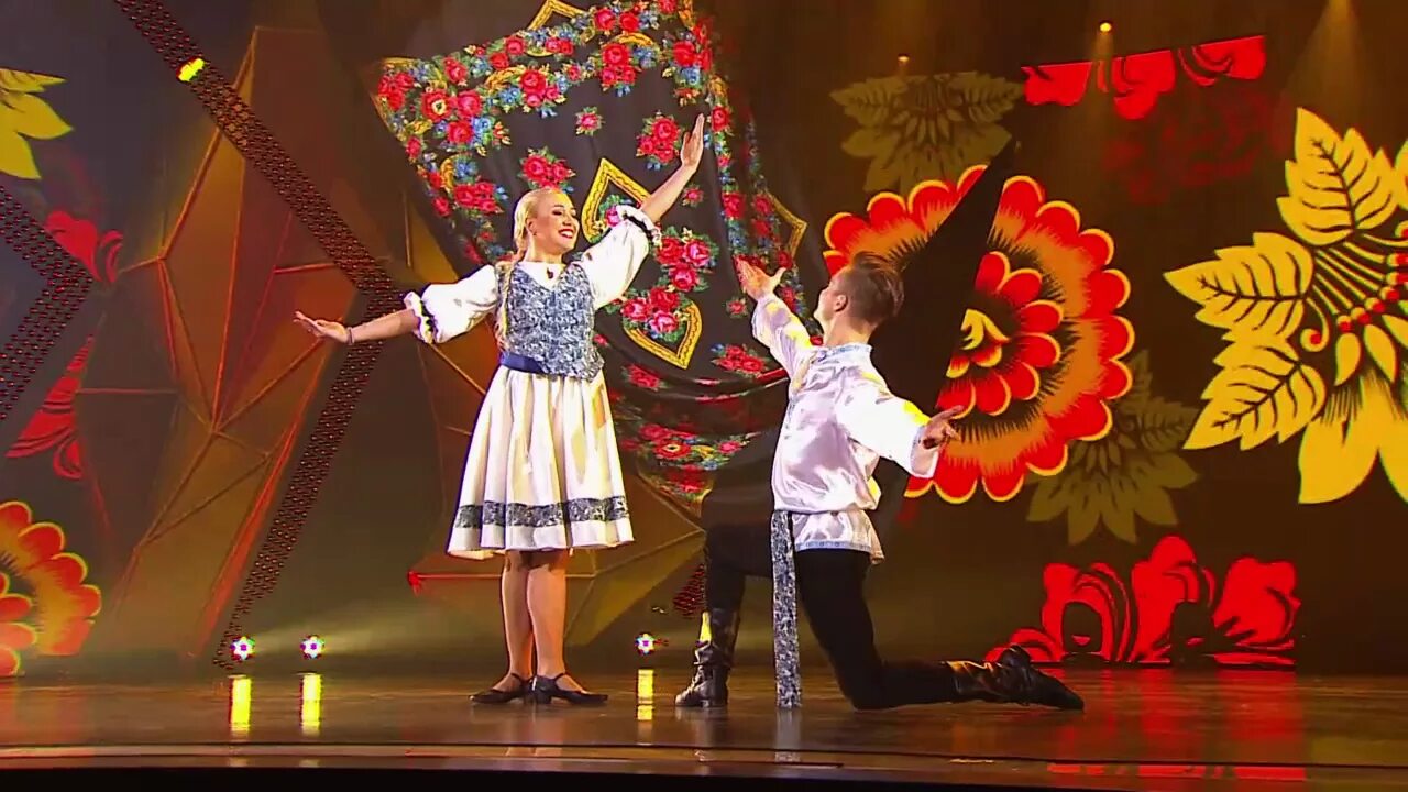 Ретро дискотека. 1 мая танцы. Афиша клуб май. Афиша танцоры. Церемониальные танцы майа.