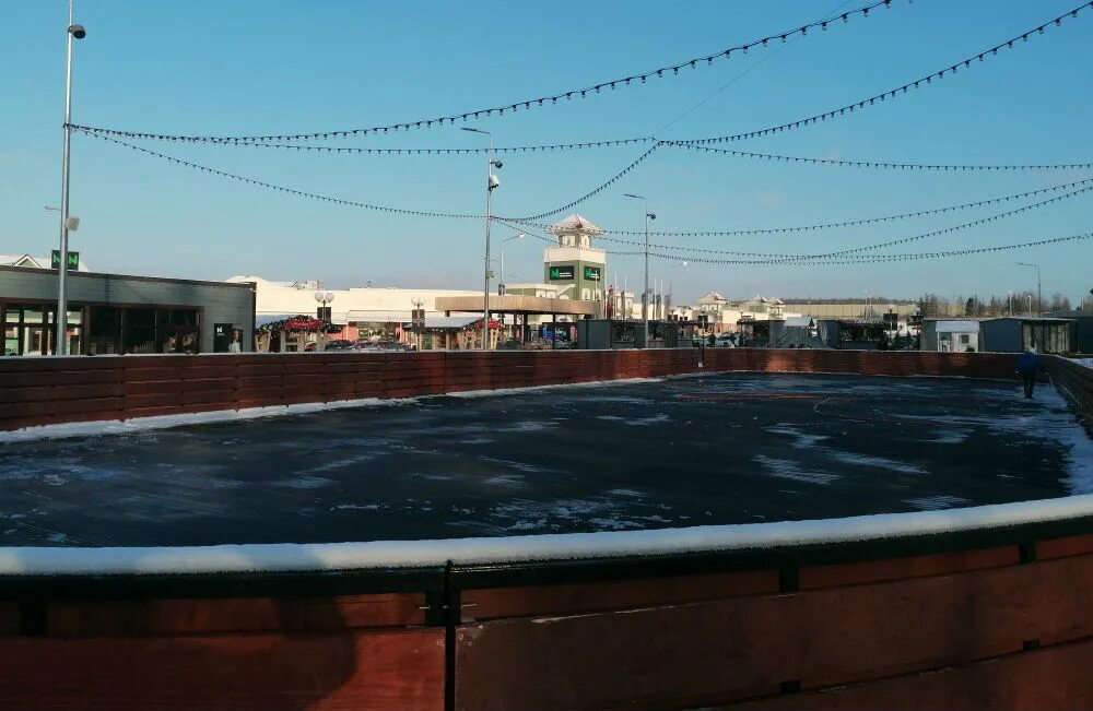 Novaya riga outlet каток. Каток в аутлете на новой риге. Тц новая рига outlet village. Каток аутлет новая рига расписание. Каток аутлет новая рига расписание.