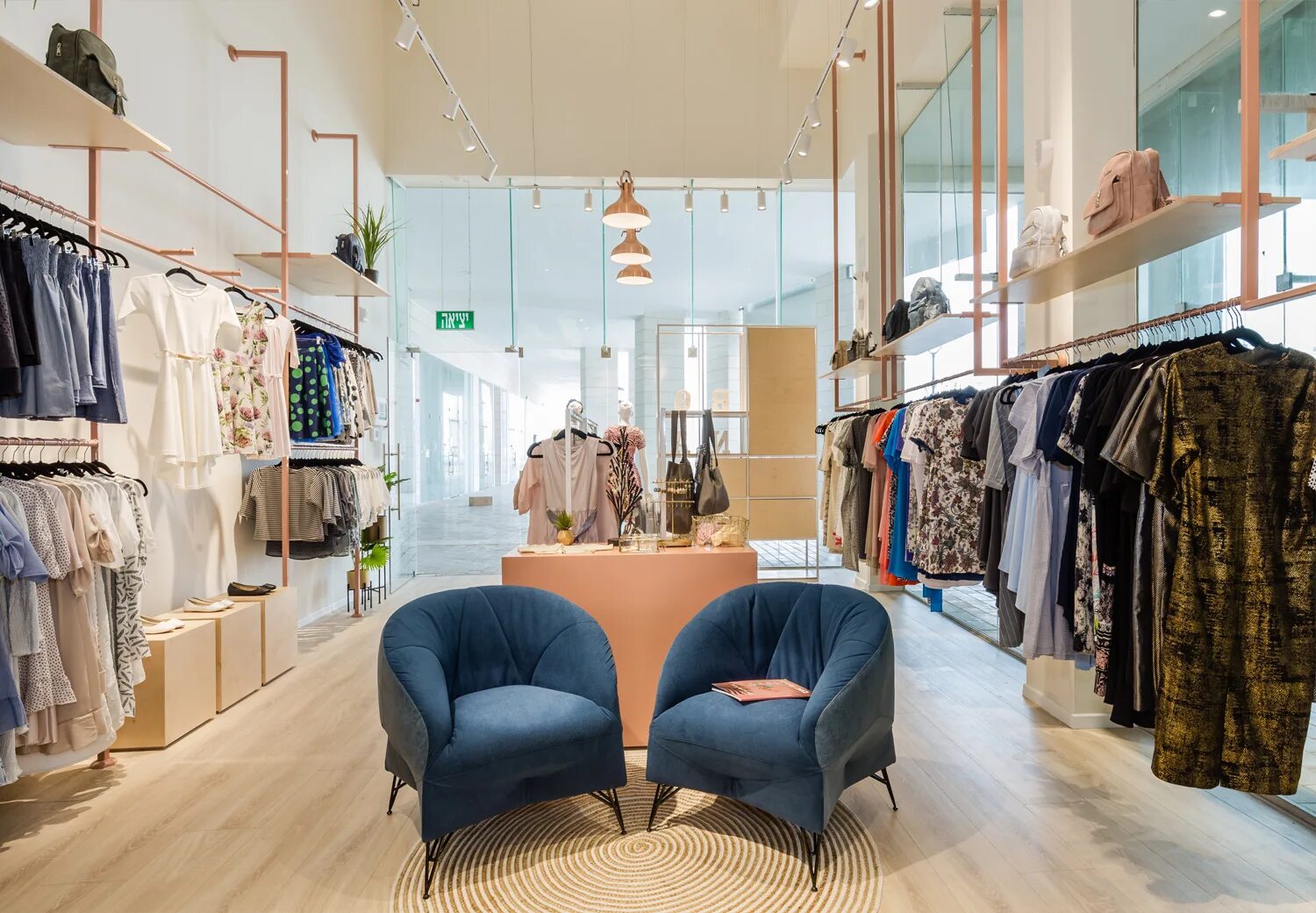 Macrocosm store одежда. Магазин одежды. стиль хаус в одежде. clothing store. магазин одежды бутик.