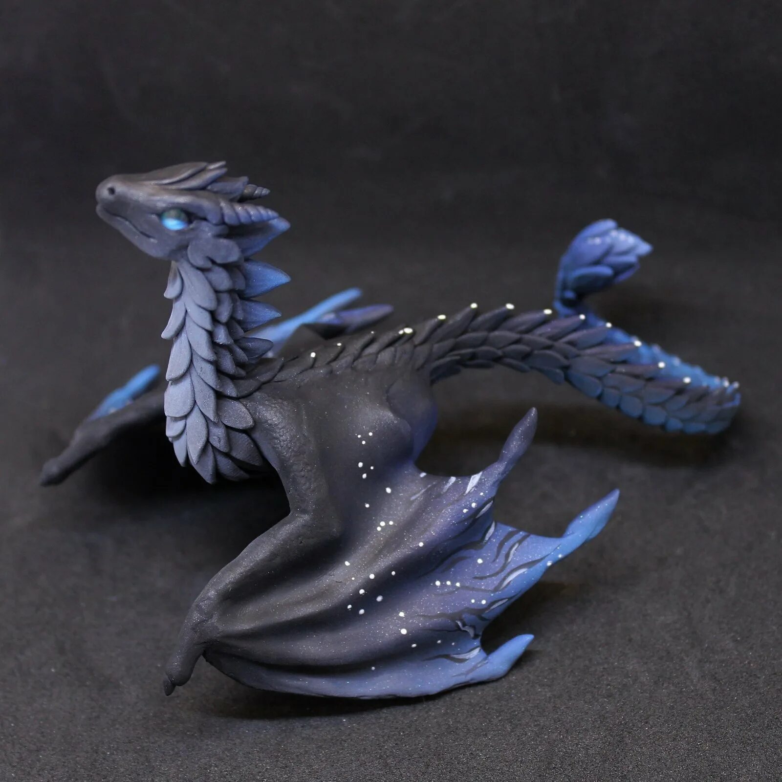 Dragonsandbeasties из полимерной глины. Дракон лепка. Пластилиновые фигурки драконы. Идеи для поделок из воздушного пластилина. Фигурки из пластилина драконы.