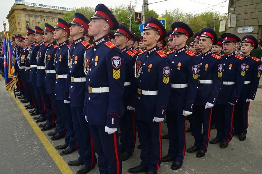 Участие в параде победы. Кадетский корпус Волгоград. Казаки форма у кадет Волгоград. Волгоградские казаки. Кадетский корпус Волгоград ВКС.