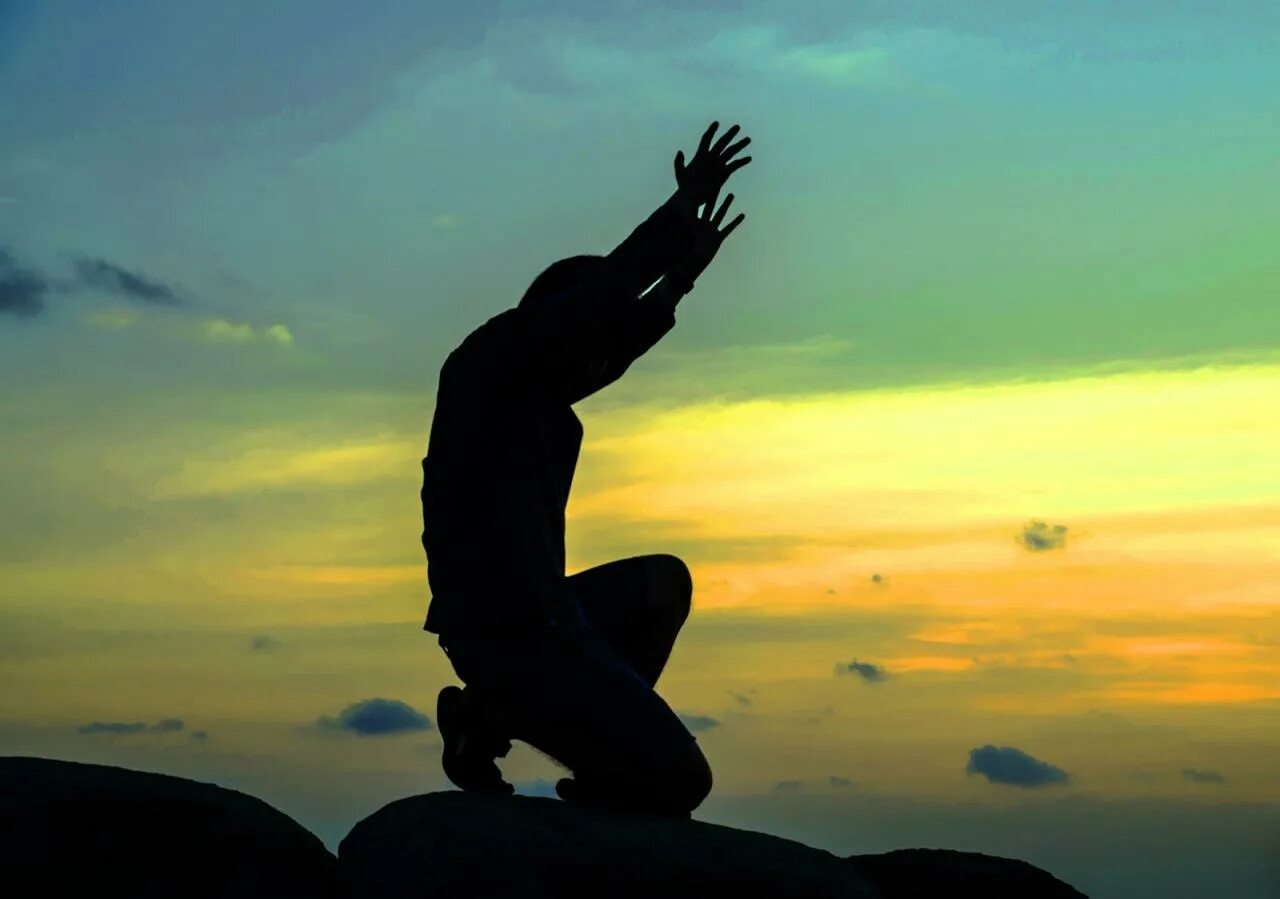 ищите бога ищите слезно ищите люди пока не поздно. небесные глаза. песня поднимаю слезно к небу. душа улетает в небо. взгляд в небо.