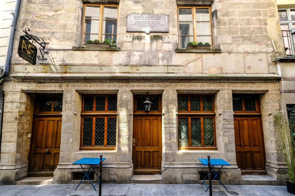 Николя фламель дом в париже. Дом николя фламеля. Париж улица монморанси 51. Дом николя фламеля в париже. Николя фламель дом в париже.