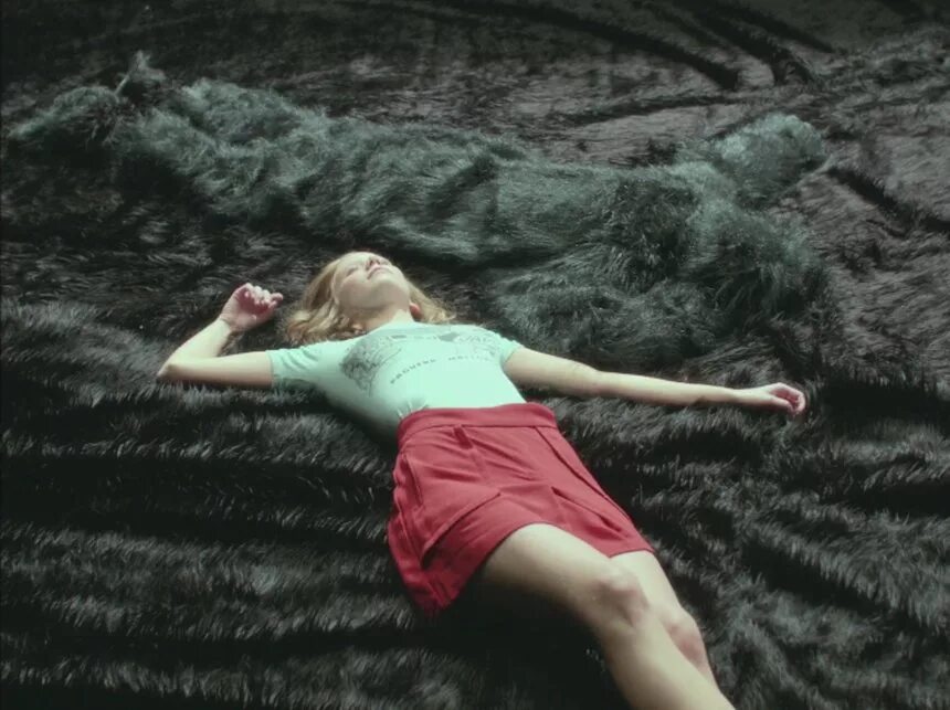 The little he knows the well. Laia Manzanares the less i know the better. Tame Impala девушка из клипа. Tame Impala the less i know the better. Tame Impala — the less i.