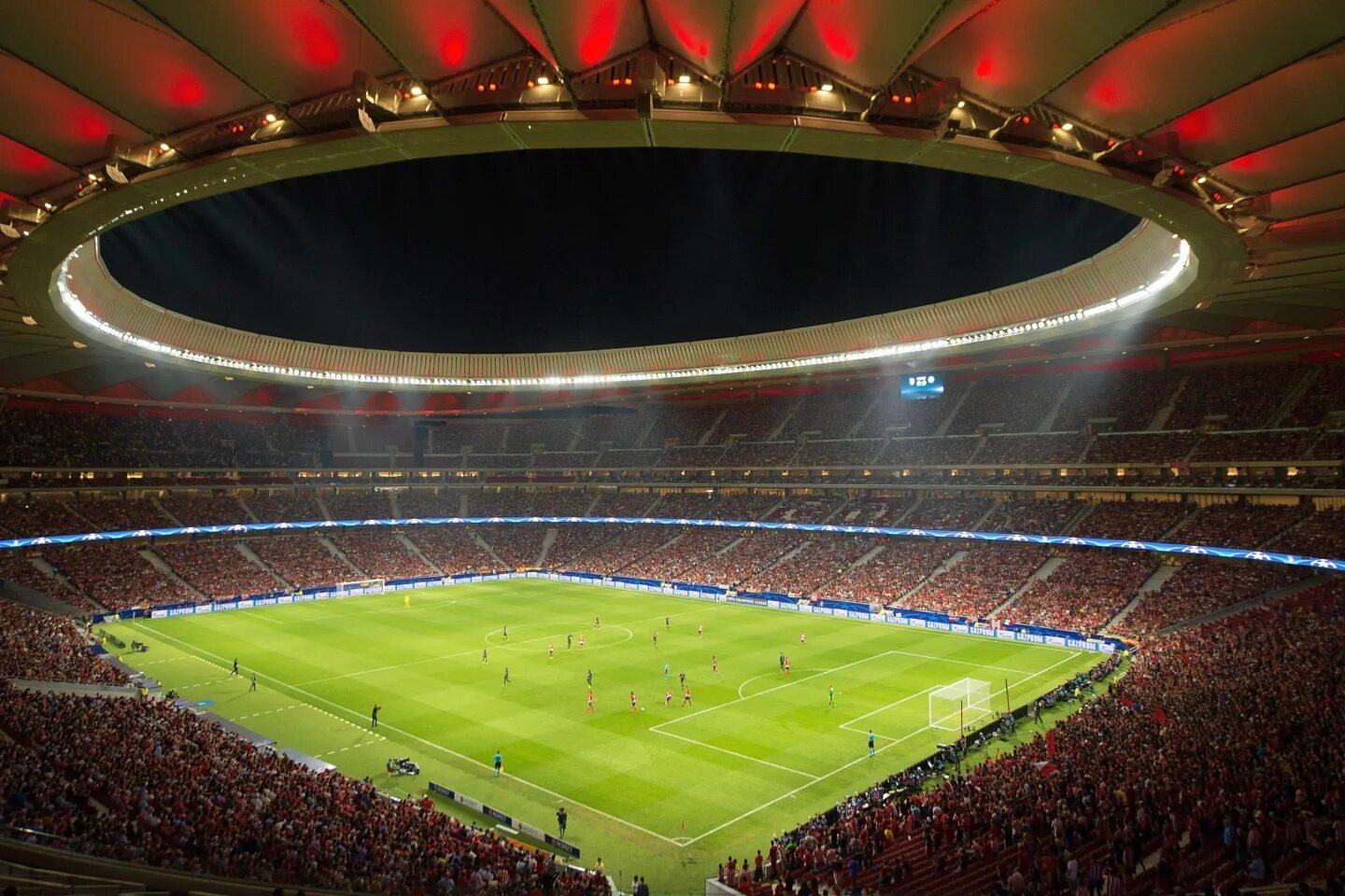 Новые футбольные стадионы. Стадион Атлетико Мадрид. Парк де Пренс лига чемпионов.