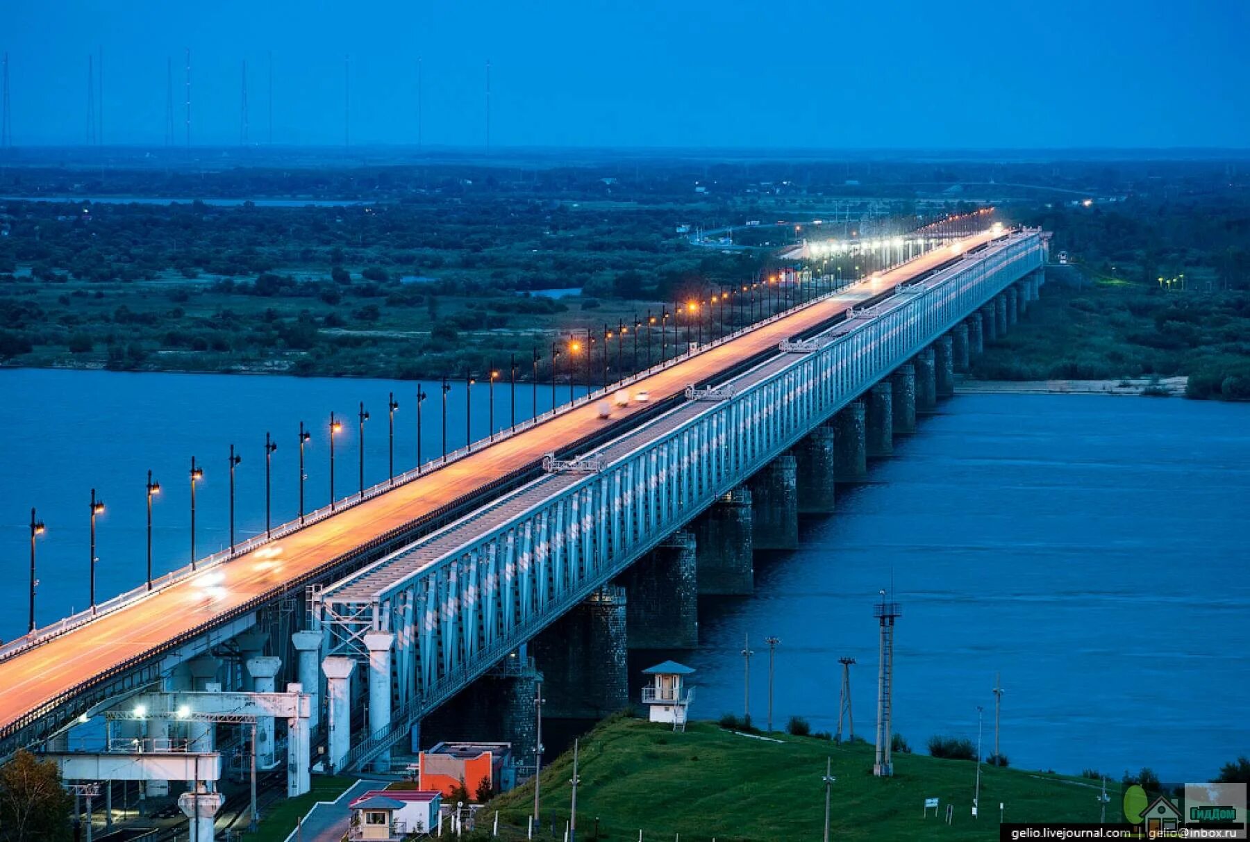 мост через амур в хабаровске. длина моста через амур. река амур мост хабаровск. мост через реку амур в хабаровске. хабаровский мост железнодорожный через амур.