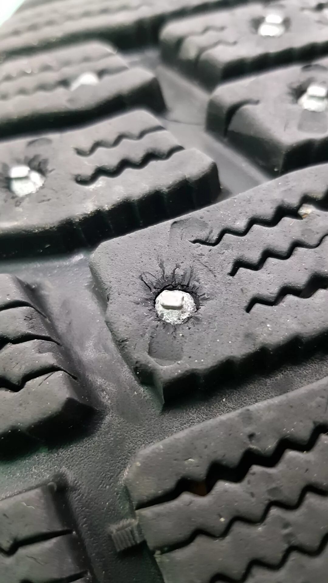 Индикаторы износа протектора на летней резине. Пирелли шины формула 1 износ. Износа шин wurth. Yokohama 033 глубина протектора. Износ зимней шины.