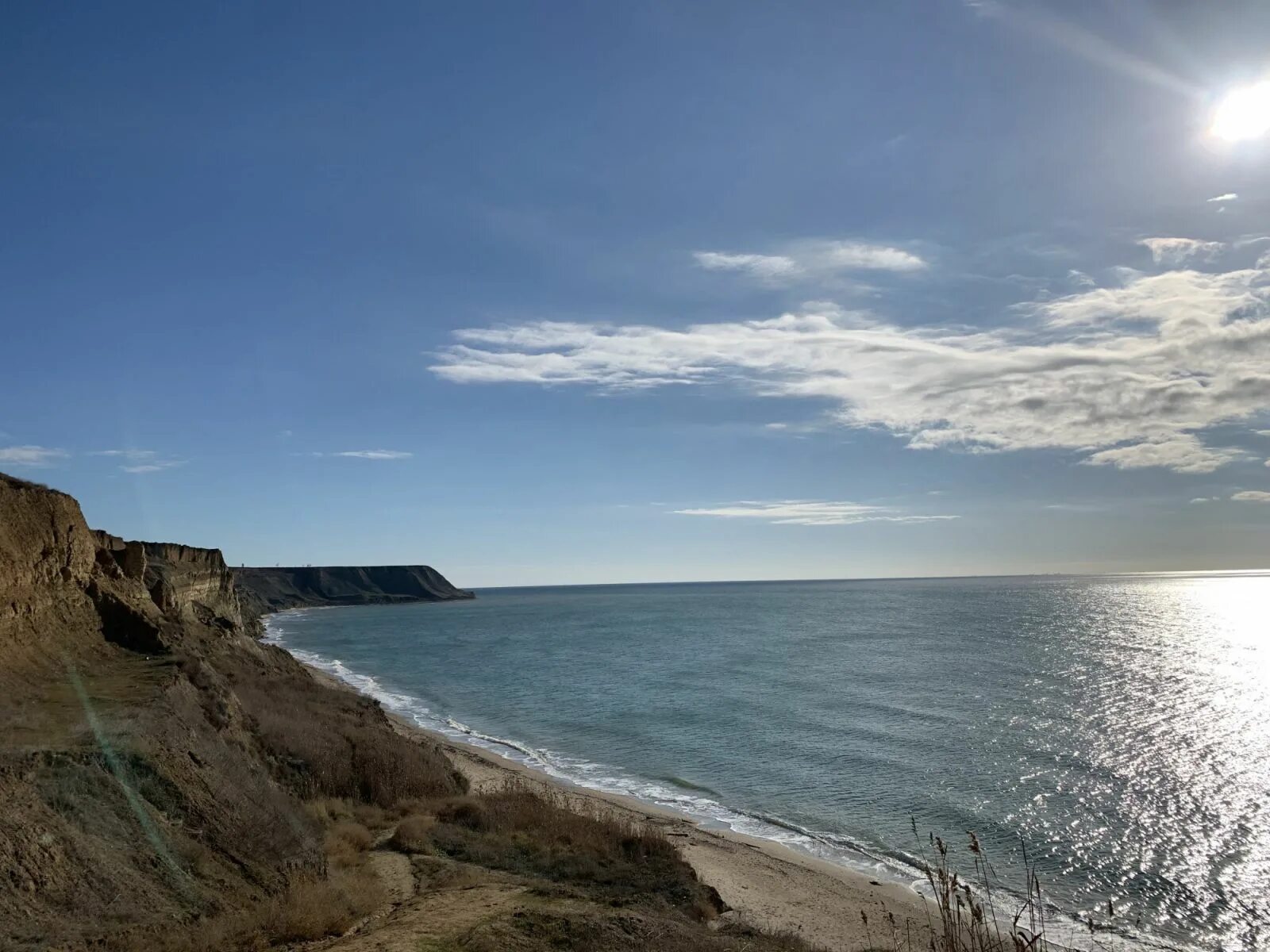 Тамань ул Керченская. Тамань частный сектор у моря. Тамань набережная. Таманский залив фото. Тамань в марте