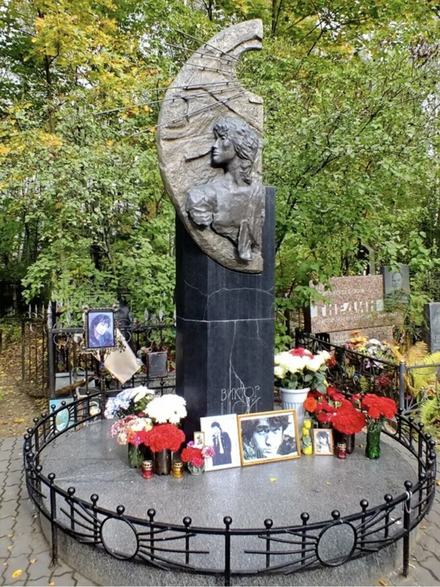 Могила цоя в питере фото