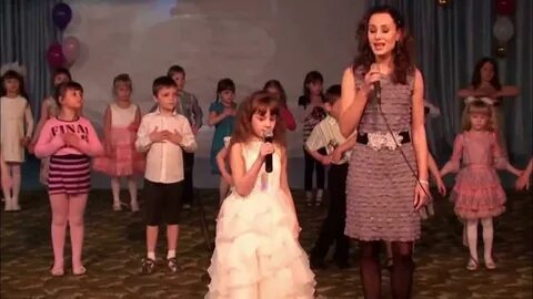 Видео дети поют песню