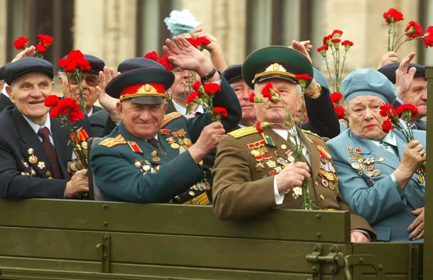 Ветераны Великой Отечественной войны на красной площади. Парад Победы 2005 года на красной площади в Москве. Парад Победы красная площадь ветераны 9 мая. Парад на красной площади 9 мая 2005 года. Рано рано на парад
