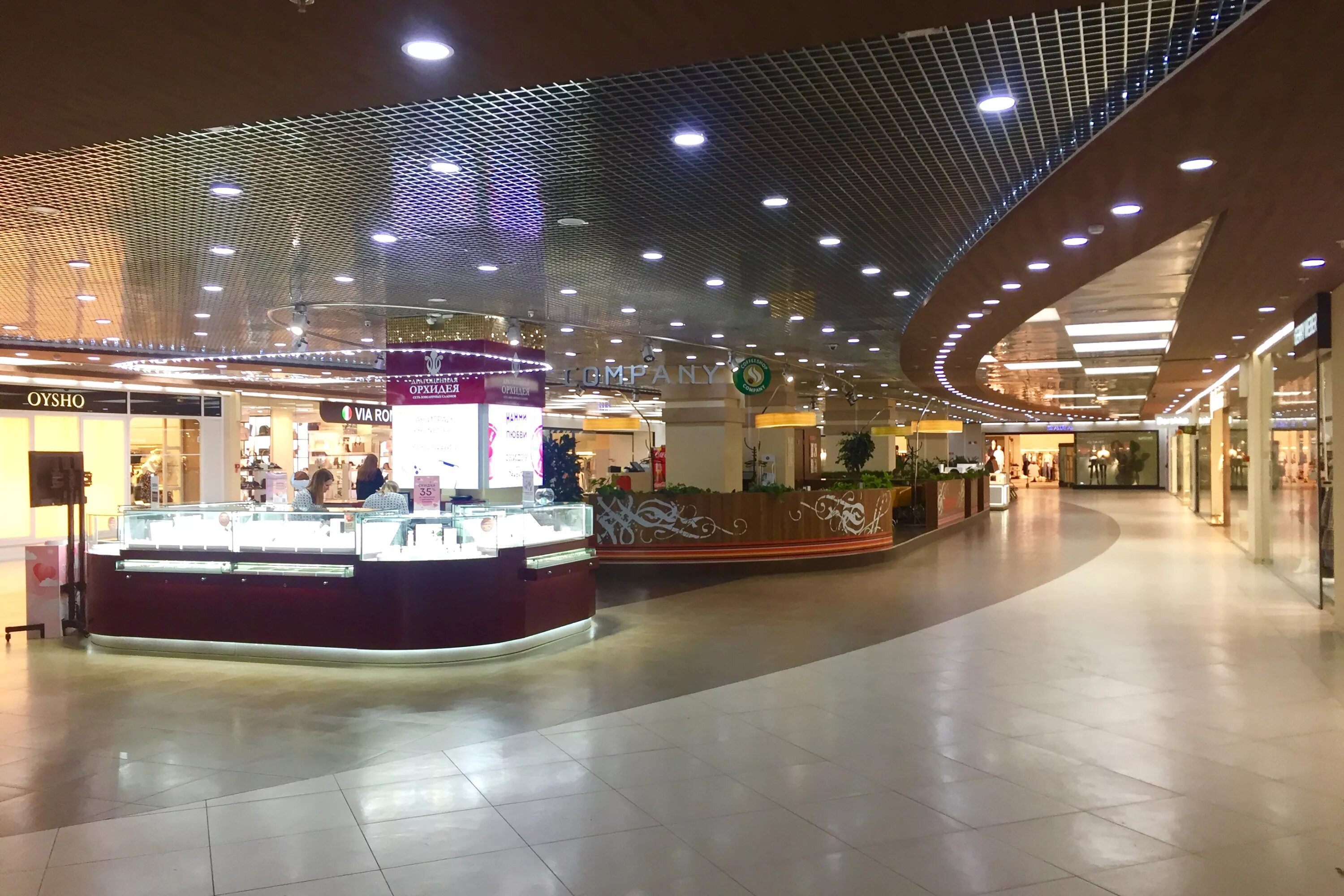 Карантин в тц. Закрытый магазин в тц. Закрытый торговый центр. Закрытые магазины в тц. Закрытые магазины санкции торговый центр.