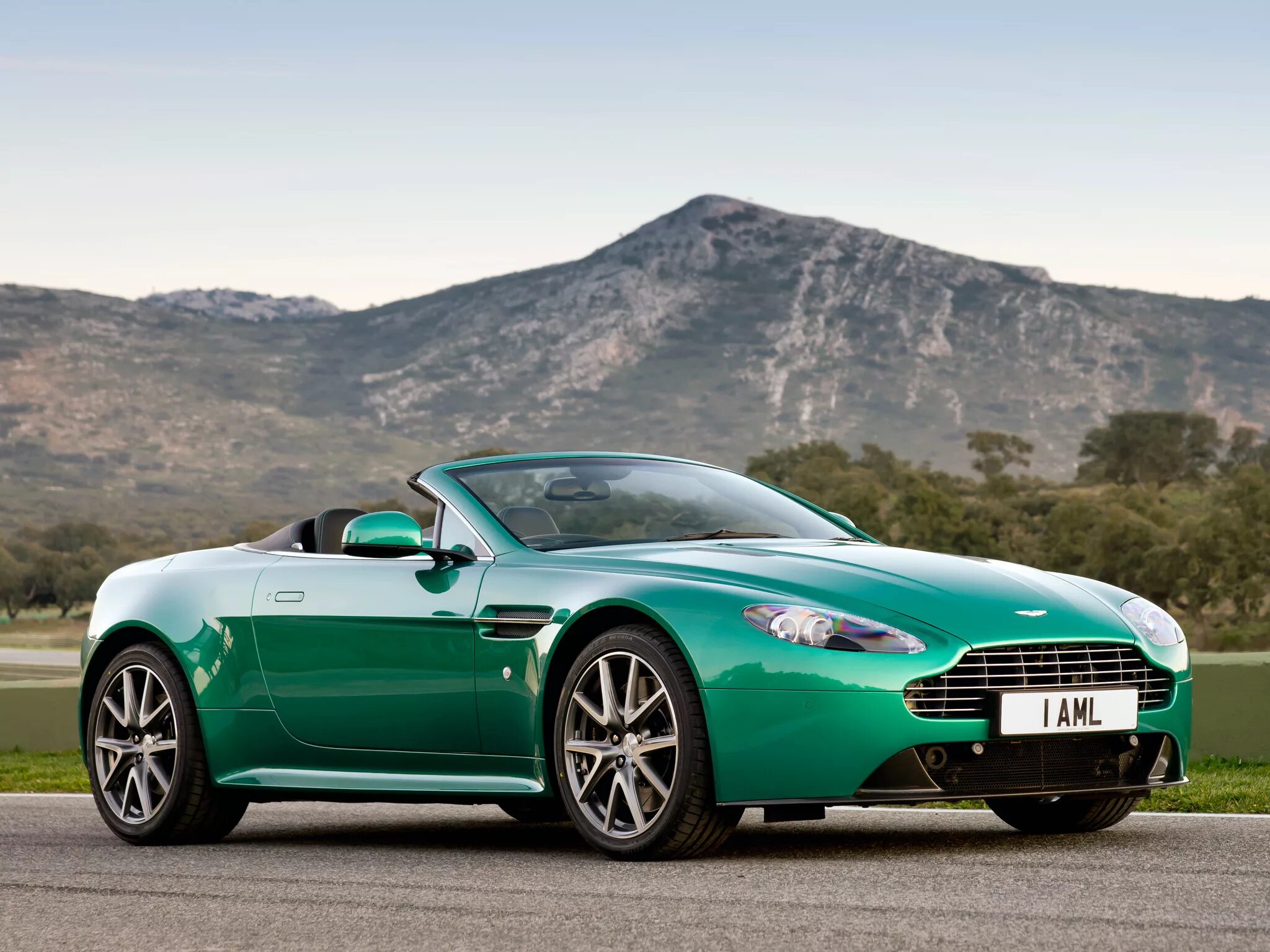 Aston martin v8 vantage. Aston Martin v8 Vantage Roadster. Aston Martin v8 Vantage s.