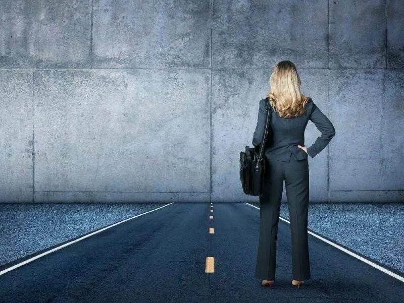 Место психологии в системе наук кратко. Притягивать людей. Стоять на месте в психологии. Человек на лестнице. Лидер в коллективе.