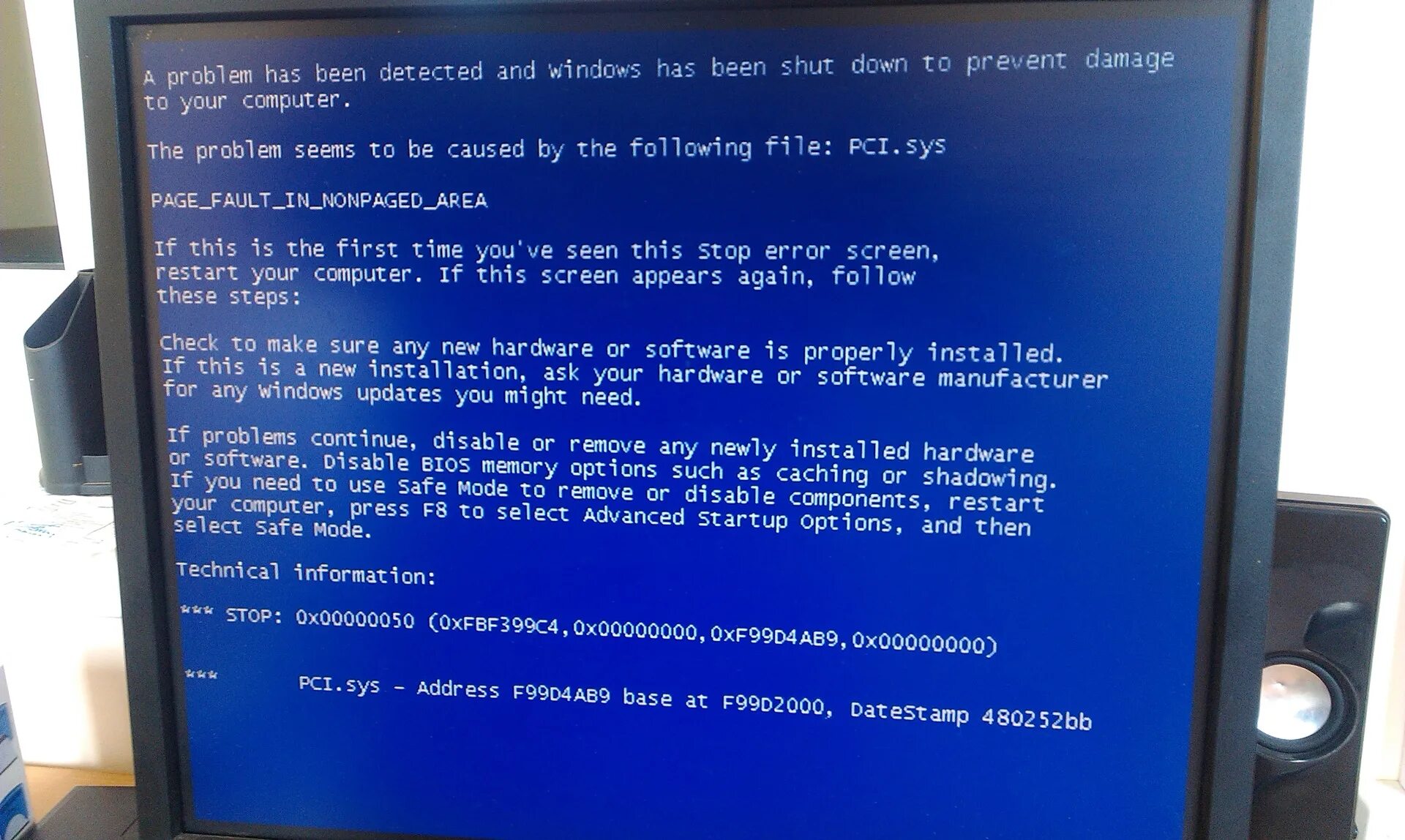 Синий экран Windows XP. Синий экран смерти виндовс 2000. Windows 2000 BSOD. Синий экран 95. The system has detected