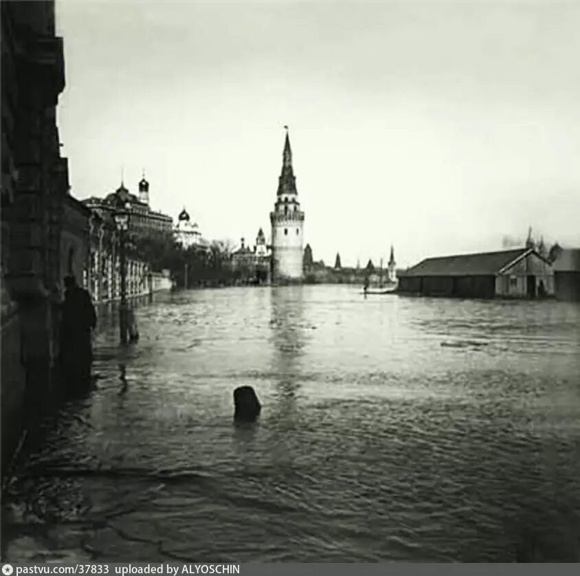 1908 г россия. Наводнение в Москве 1908. Потоп в Москве 1908. Наводнение Москвы апрель 1908 года. Софийская набережная наводнение 1908 года.