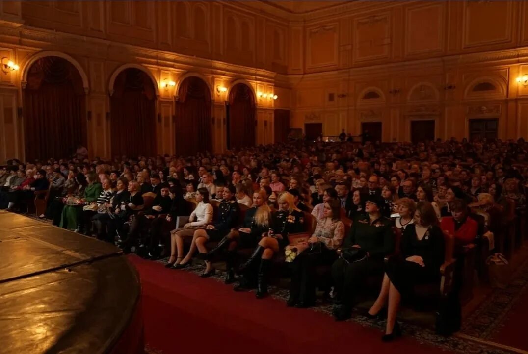 Дом офицеров чита зал. Дом офицеров мероприятия. День образования военного университета. Дом офицеров мероприятия. Дом офицеров хабаровск.