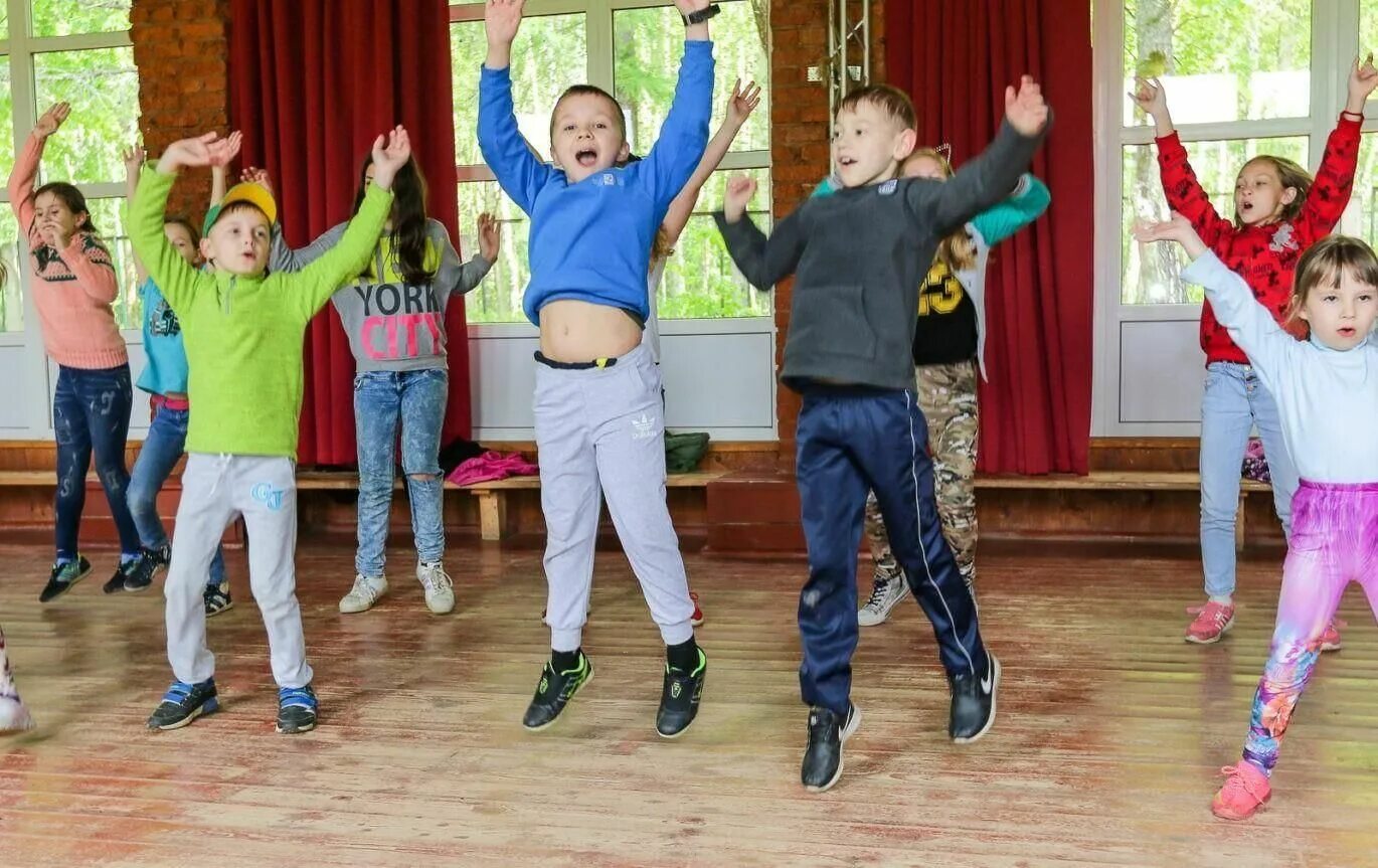 Прокультура игровая программа. Танцевально-игровая программа. Спортивные соревнования для дошкольников. Дети в лагере. Детская развлекательная программа.