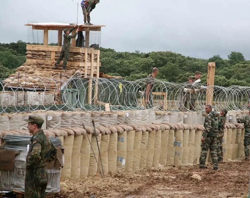 Укрепление и защиты страны. ГНТ-2 габион военные. Габионы фортификационные сооружения. ГНТ-1 габион. Военные габионы в Сирии.