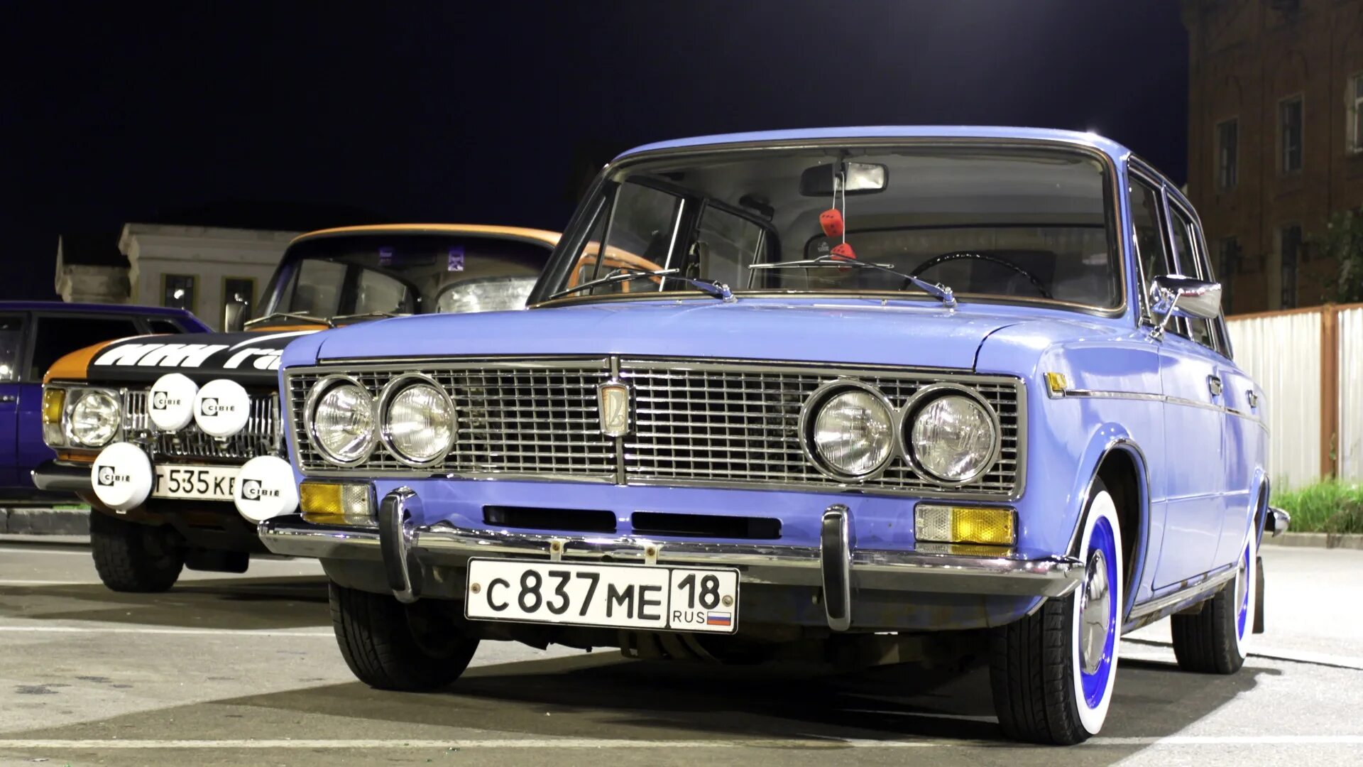 Ваз 2103 1980 года выпуска. Ваз 2103 и москвич 412. ваз 2103 ижевск. ижевская ваз 2103. восстановление ваз-2103 до состояния новая машина в клубном сервисе.